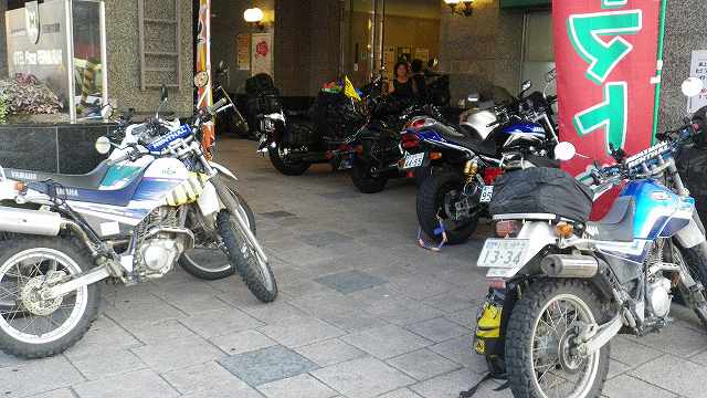 旭川のホテルに着いたら確かにK田氏のバイクが停まっていた