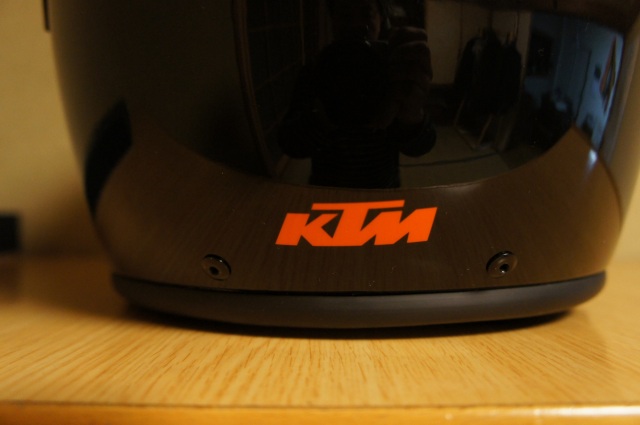 このメット、シューベルト社製でKTMのロゴが入ったジェット型。